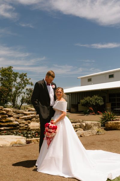 bride-groom-portrait-barn-venue-arlington-tx