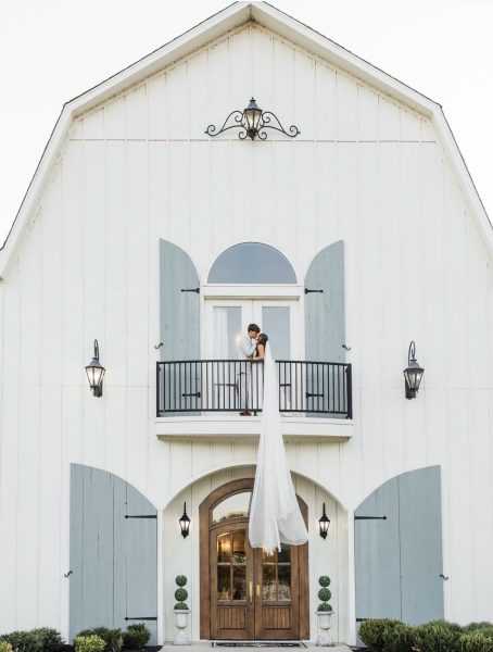 white-barn-wedding-venue-balcony-mckinney-tx